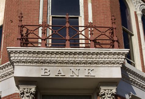 Community Banks Fared Better Than Large Ones During Second Quarter