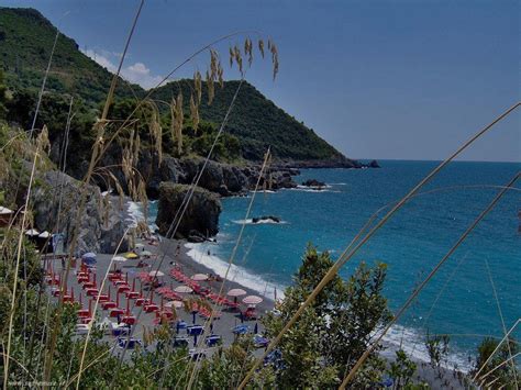 La grotta di maratea, o grotta delle meraviglie, fu scoperta nel 1929 da uomini che costruirono la strada statale 18 dalla calabria. MARATEA (Potenza) guida e servizio fotografico | Settemuse.it