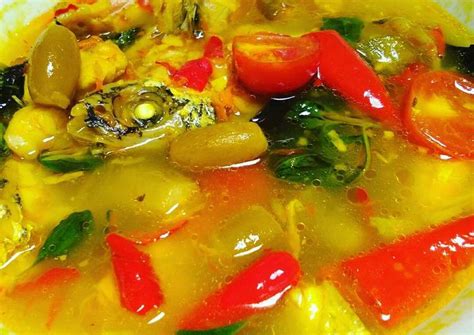 Daging ikan ekor kuning sangat lembut dan tidak berasa amis selayaknya ikan pada umumnya, karena itu ikan jenis ini sangat pas jika dimasak untuk. Resep Papeda Kakap Kuah Kuning oleh Diah Sulistiani - Cookpad