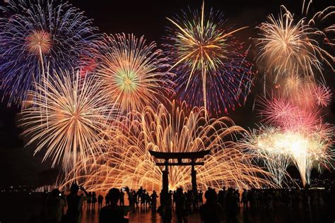 Fantastic Shots Of Japans Summertime Fireworks Festivals