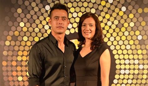 Beliau mula bergiat aktif dalam bidang lakonan pada 2008 menerusi watak pembantu dalam siri drama awan dania dan kemudiannya beralih ke watak utama sebagai inspektor ashraf dalam siri drama kepolisan paling. Zul Ariffin Menerima SMS Ugut Mahu Bunuh Teman Wanita