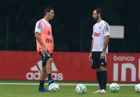 În 2005, cu leão ca manager al clubului, são paulo a câștigat campionatul paulista. SPNet - Escalação do São Paulo: Hernanes, Igor Vinícius e ...