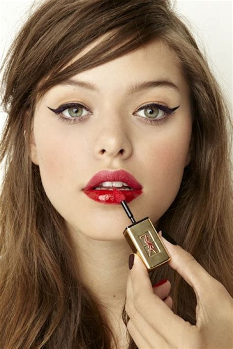 Holiday Beauty Look Cat Eye Liner And Red Lips Beauty