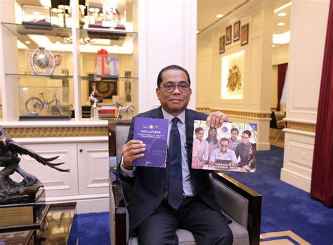 Malaysia terus memperlihatkan asas ekonomi yang kukuh pada tahun 2011 walaupun terdapat ketidaktentuan dalam ekonomi global. Kerajaan Johor bentang kad laporan Ahad ini