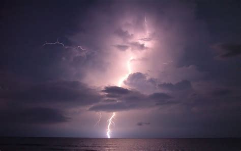 25 Rage Of Lightning Wallpapers Stunning Wallpapers Pictures Of