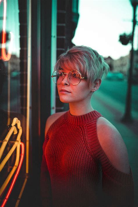 3840x2160px 4k Free Download Women City Glasses Short Hair Red