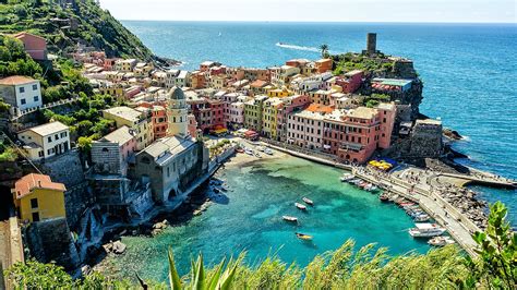 Simply a stroll from one town to another has been known to literally leave travellers breathless. 5-five-5: Manarola (Cinque Terre) - (Manarola - Italy)