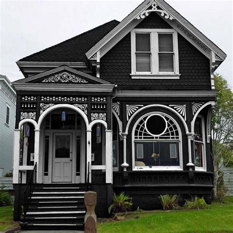 Pin By B Witch On The Crypt Victorian Homes Gothic House House
