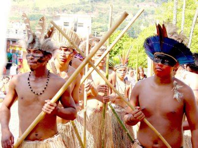 But violent invasions by ranchers have devastated their territory and nearly all of their land has been stolen. Tupi Guarani Dicionário - Povo Brasileiro | Cultura Mix