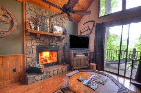 Tail of the dragon cabin rentals. High Rocks Chalet near Tail of the Dragon, Fontana Lake ...