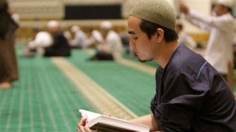 Bacaan Doa Malam Nuzulul Quran Yang Jatuh Pada 17 Ramadhan Ini Amalan