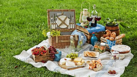 15 Picnic Hacks For A Perfect Outdoor Eating Experience