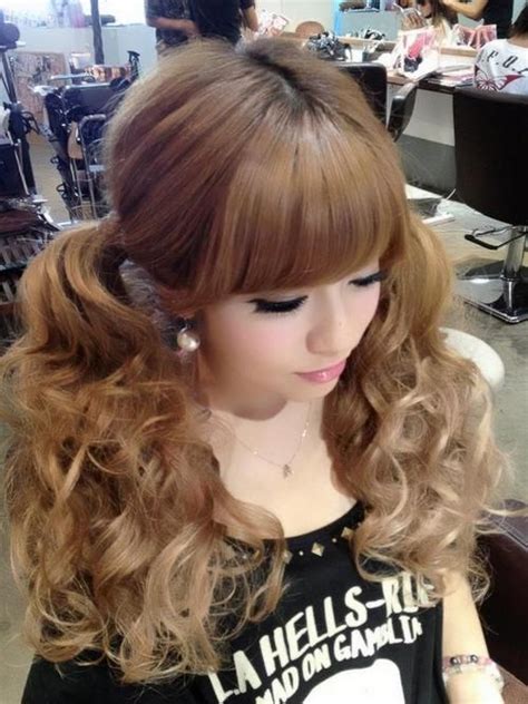 It can be tried with any of your party clothes. 13 Stunning Ponytail Hairstyles for Curly Hair - Pretty ...