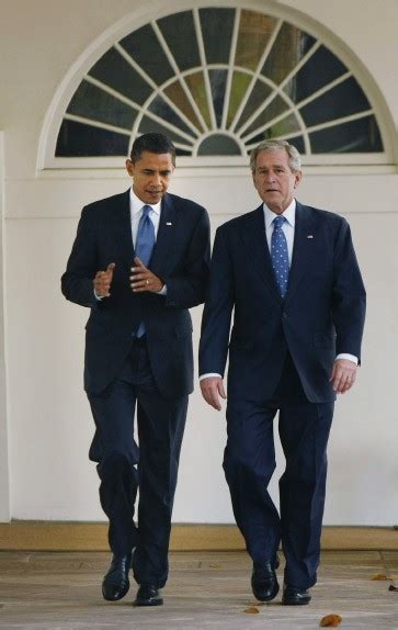 Bilderstrecke Zu Die Obamas Im Weißen Haus Handshake Im Oval Office