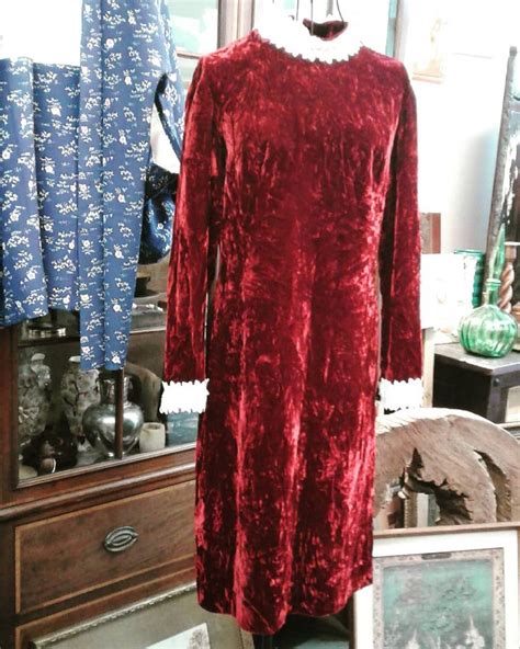 Lovely Vintage Velvet Dress Size 1012 £20 Beeswingvintage