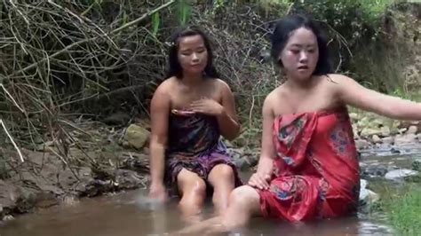 Asian Girls Bathing At River Hluas Nkauj Da Dej Youtube