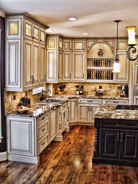 Distress kitchen cabinets, painting oak cabinets antique white, distressed cabinet, distressing kitchen cabinets, how to paint cabinets antique. I wish I had this kitchen....amazing!!! | Antique white ...