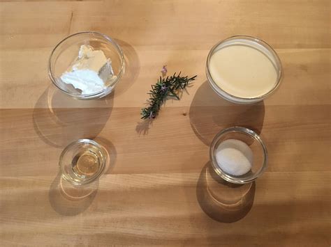 Crema di ceci e rosmarino © laura la monaca. Castagnaccio con crema al rosmarino - Le Farfalle Nello ...