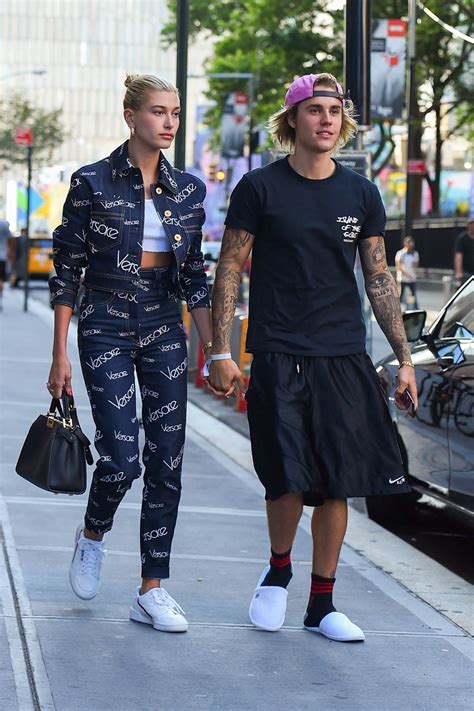 A video showing justin talking adamantly with his wife after a surprise performance in las vegas on saturday has been making the rounds online. Hailey Baldwin and Justin Bieber - Leaving Nobu Restaurant ...