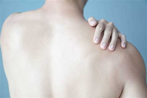 Treating A Frozen Shoulder Through Massage Therapy Blys