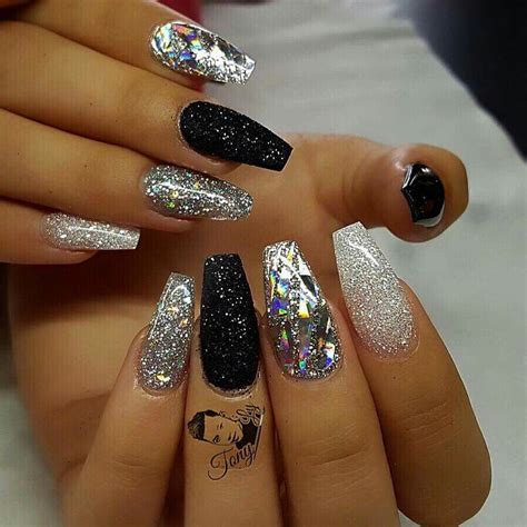 Pin By Kaylynn Kilgore On Nails Silver Nails Nail Designs Glitter