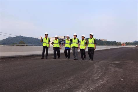 Tp tengok keadaan tak sanggup ambo. PROJEK MENAIKTARAF JALAN PERSEKUTUAN FT06 DARI TELUK KUMBAR KE