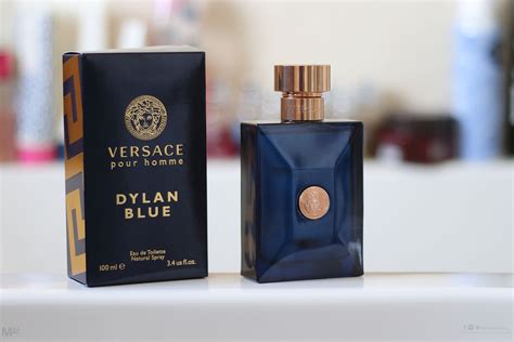 First of all it has to be said that i am an absolute versace fanboy. Versace Pour Homme Dylan Blue Fragrance Review | Michael 84