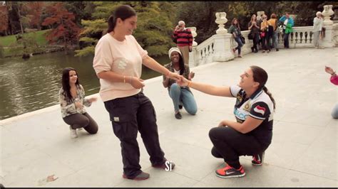 flashmob pedida de mano ella le pide matrimonio a ella youtube