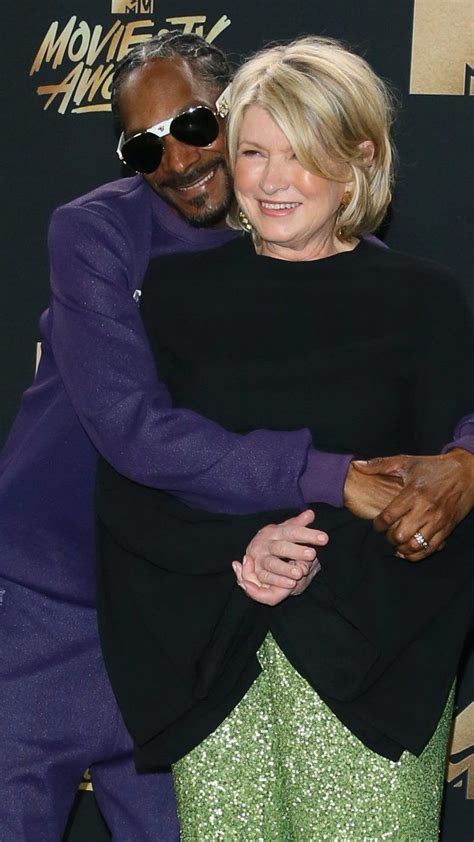 Martha Stewart Reveals What Snoop Dogg Got Her For The Holidays Snoop