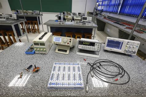 Escola De Engenharia De Lorena Eel Laboratório Didático De Física