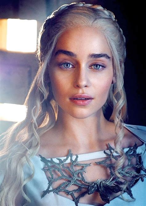 Emilia Clarke As Daenerys Targaryen Jon Snow Divas Game Of Trone