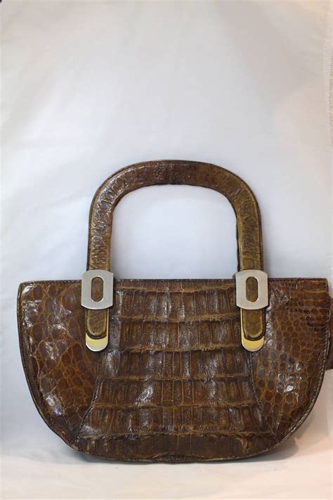 Achetez en toute sécurité et au meilleur prix sur ebay, la livraison est rapide. Sac à main vintage années 50 en cuir croco de la boutique ...