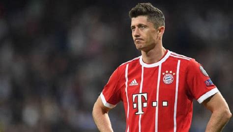 يبدو ان نادي ريال مدريد الاسباني عاد ليفكر بالتعاقد مع اللاعب البولندي روبرت ليفاندوفسكي مهاجم بايرن ميونيخ خلال فترة الانتقالات الصيفية القادمة. ليفاندوفسكي يطلب الرحيل من بايرن ميونيخ