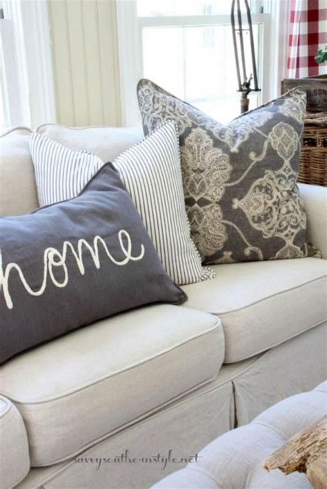 75 Amazing Living Room Pillow Ideas For Beautiful House Living Room