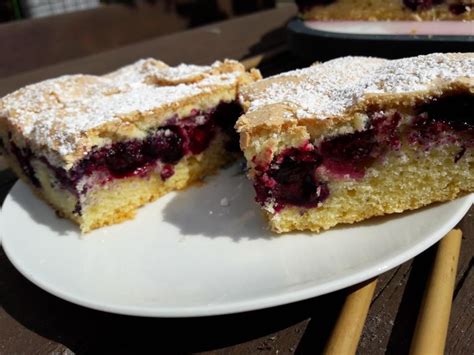 Von stachelbeerkuchen mit quark und schmand bis hin zu diesem rührkuchen mit fluffigem baiser. Blaubeerkuchen der schmeckt auch mit Sauerkirschen ...