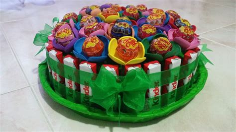 Prima di iniziare la preparazione della torta con barrette kinder, mettete il cioccolato nel congelatore per circa 30 minuti. Torta di fiori- chupachups e barrette kinder - Feste ...