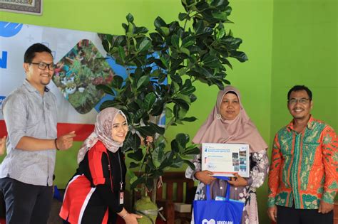 Sinar Mas Land Salurkan Bantuan Ke Madrasah Binaan Di Tangerang Megatrust