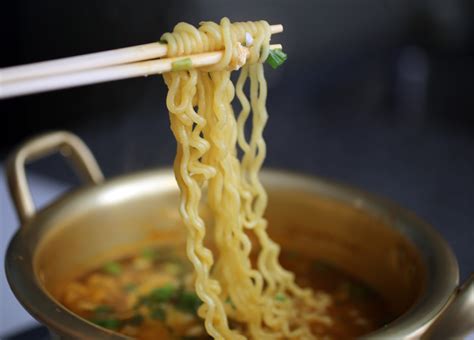 3 easy korean ramen recipes that uses easy to get korean instant noodles. Ramyeon recipe - Maangchi.com