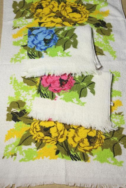 Lot Unused Vintage Bath Towels Retro 60s Roses Floral Yellow Pink Blue