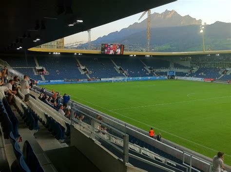 Nein, auch beim stadion setzt der oligarch auf luzerner dna. File:Swissporarena.luzern.inside.jpg - Wikimedia Commons