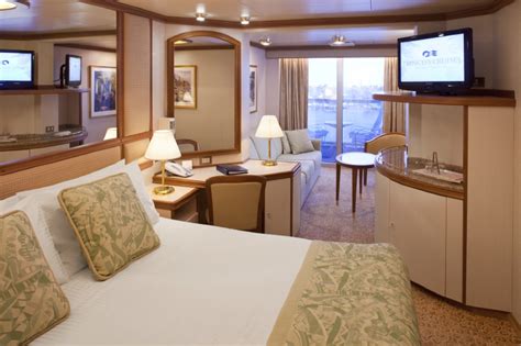 Cruiseline: Princess Cruises Ship name: Emerald Princess Year built