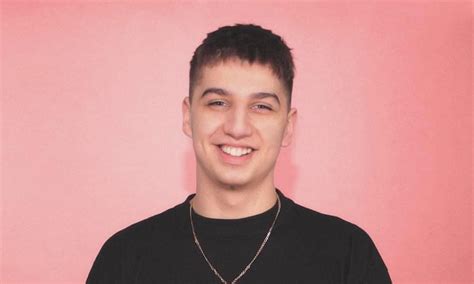 He graduated from the university of illinois. Kim jest Sobel, który w 4 miesiące zdobył 13 mln odsłon ...
