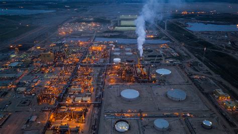 Oil Sands Boom Dries Up In Alberta Taking Thousands Of Jobs With It The New York Times