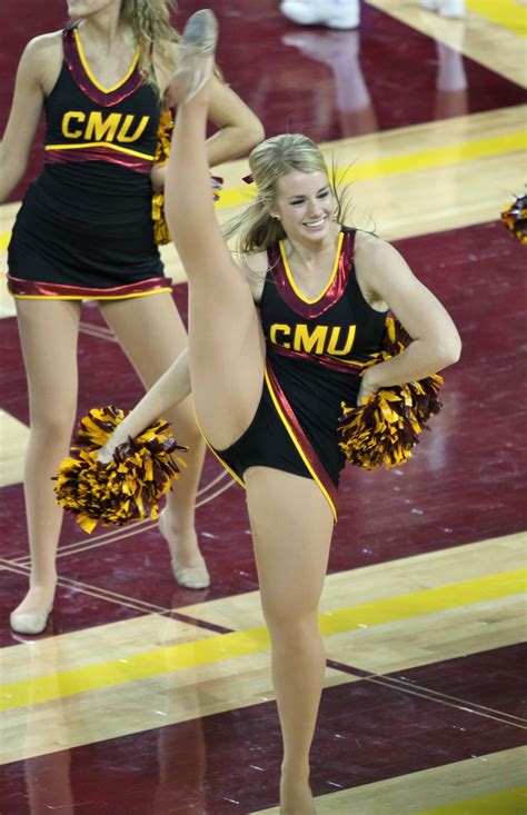Nfl And College Cheerleaders Photos Central Michigan Cheerleaders Are Flexible