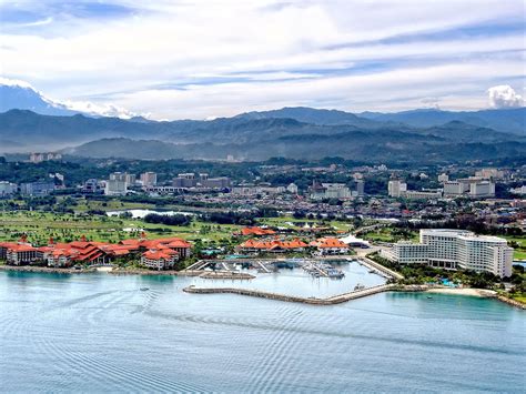 While staying at hotel traveller, visitors can check out atkinson clock tower (0.4 mi) and marlin statue (0.4 mi), some of kota kinabalu's top attractions. Kota Kinabalu, Magellan Sutera resort | Hotel Sabah | Rama ...