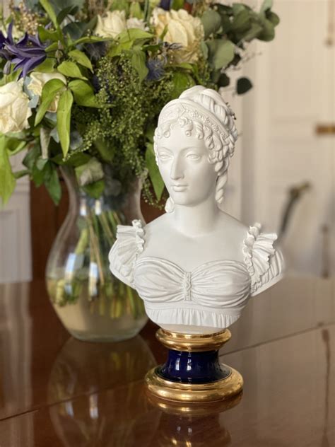 Sevres Buste En Biscuit De Sèvres Figurant La Duchesse Dangoulême