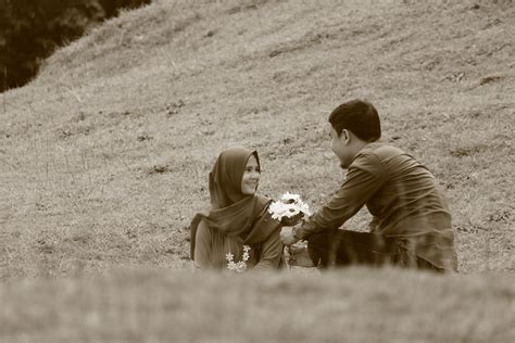 Namun kadang jika kita perhatikan, cinta itu memiliki sesuatu yang unik tapi biasanya, dengan menyelipkan sedikit bahasa inggris dari kata kata mutiara adalah sebagai penguat atau pertanda kesungguhan kita dalam melakukan sesuatu. Kata Mutiara Cinta Bahasa Inggris Paling Romantis Dan ...
