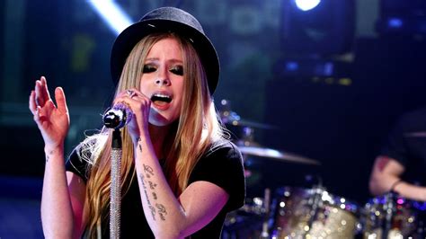 Avril Lavigne Spanned The Worlds Of Pop And Rock Simply Like The