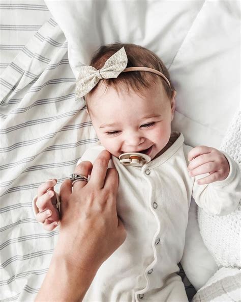 Pin By 𝓃𝒾𝓀𝓀𝒾 On Littles Cute Baby Pictures Newborn Girl Cute