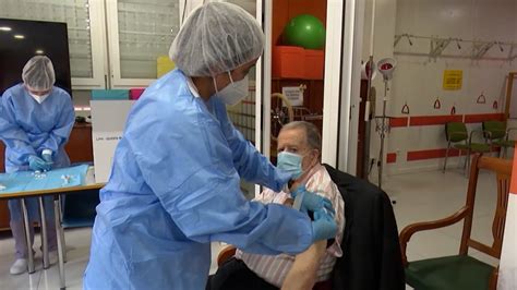 New Policy Allows Companions Care Givers Of Seniors To Get Vaccinated In Massachusetts Abc6